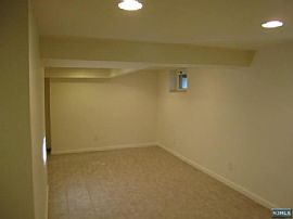 Beautiful 2 BR, 1.5 BA Colonial Style House. No Broker’s Fees in Teaneck, NJ (Photo 6 of 9)