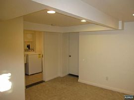 Beautiful 2 BR, 1.5 BA Colonial Style House. No Broker’s Fees in Teaneck, NJ (Photo 7 of 9)