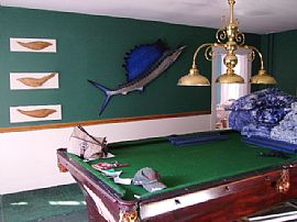 Charming 3 BR, 1 BA, 7 Room Dutch Colonial Home Near Town in Vineyard Haven, MA (Photo 2 of 10)