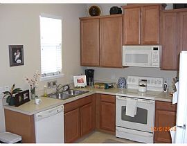 Nice 2 BR, 2.5 BA Townhome With Nice Private Patio in Windermere, FL (Photo 2 of 4)