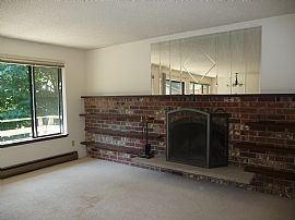 QUIET, SPACIOUS, CONVENIENT 2 BR, 1 BA APARTMENT in Kenmore, WA (Photo 2 of 6)