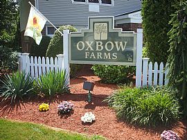 Spacious 2 Br, 1 Ba Townhouse Available For Immediate Occupancy in Middletown, RI