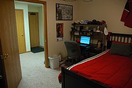 $885 + util. LG 2 BR apt for sublease Jan. 1st- Aug 1st 2010 in Ames, IA (Photo 2 of 12)