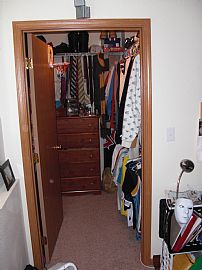 $885 + util. LG 2 BR apt for sublease Jan. 1st- Aug 1st 2010 in Ames, IA (Photo 8 of 12)