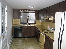 Quaint 2 BR, 1 BA Waterfront House With Great Views in Boylston, MA (Photo 3 of 7)