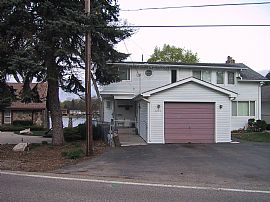 Lakefront 4 BR, 3.5 BA House With Fresh Paint Inside And Out in Waterford, MI (Photo 2 of 6)