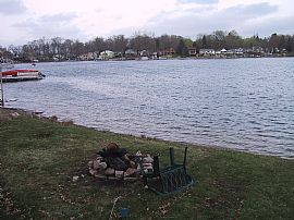 Lakefront 4 BR, 3.5 BA House With Fresh Paint Inside And Out in Waterford, MI (Photo 5 of 6)