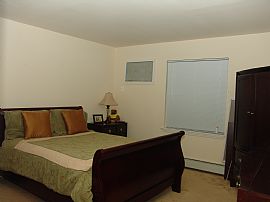  COZY 2 BR, 2 BA House, YOU MUST SEE THE PICTURES! in Rockaway Beach, NY (Photo 5 of 6)