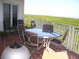 Elegant 3 Bedroom Condo with Water View from Every Room in Saint Petersburg, FL (Photo 6 of 6)