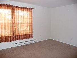 Beautiful 3 BR, 2 BA Freshly Painted Townhome with New Carpets in Barnegat Township, NJ (Photo 4 of 6)