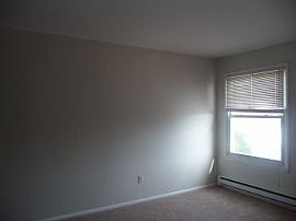 Beautiful 3 BR, 2 BA Freshly Painted Townhome with New Carpets in Barnegat Township, NJ (Photo 5 of 6)