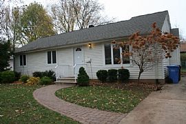 Spacious 3 Br, 1 Ba House - Close to Train and Shops in Metuchen, NJ