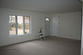 Spacious 3 Br, 1 Ba House - Close to Train and Shops in Metuchen, NJ (Photo 4 of 7)