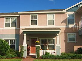 Incredibly Peaceful! Townhouse with Sparkling Community Pool in Orlando, FL