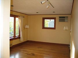 Sunny 2 Bedroom Home in Newton Highlands in Newton, MA (Photo 5 of 5)