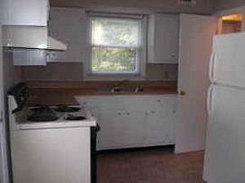 Spacious and Peaceful 2 BR, 1.5 BA Apartment Near Little Creek in Norfolk, VA (Photo 3 of 4)