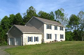 Energy Efficient, Private, Spacious 4 BR, 2.5 BA Colonial House in Durham, CT