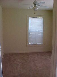 Great 1 BR, 1 BA Starter Home with Very Large Back Yard in Arlington, TX (Photo 2 of 3)