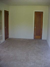 Great 1 BR, 1 BA Starter Home with Very Large Back Yard in Arlington, TX (Photo 3 of 3)
