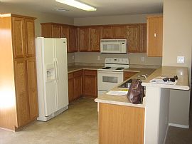 Beautiful 3 BR, 2 BA Bungalow with Fully Equipped Kitchen in Buckeye, AZ (Photo 2 of 12)