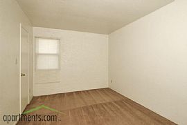 Spacious 1 BR, 1 BA Apartment  - Free Utilities!  in Phoenix, AZ (Photo 9 of 12)