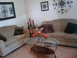 Beautiful 3 BR, 2.5 BA Townhome in Gated Neighborhood in Kissimmee, FL (Photo 2 of 8)