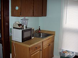 Charming 4 Bedroom - 5 Person House at IM Building in Ann Arbor, MI (Photo 5 of 8)