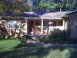 Charming 3 BR, 1.5 BA House in GREAT Location with Garage in Tulsa, OK (Photo 3 of 3)