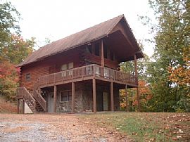 Private 2 Bedroom Log Home with End of Road Privacy and View in Franklin, NC