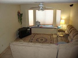 Beautiful 3 BR, 2.5 BA House with Pool and Jacuzzi in Henderson, NV (Photo 2 of 8)