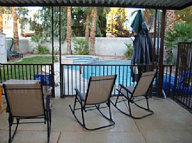 Beautiful 3 BR, 2.5 BA House with Pool and Jacuzzi in Henderson, NV (Photo 7 of 8)