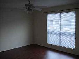 Gorgeous 1 Bedroom with Loft Condo - First Month Rent FREE in Houston, TX (Photo 5 of 7)