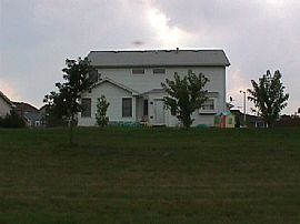 Big 4 BR, 2.5 House on Forest Preserve in Cul De Sac in Bolingbrook, IL