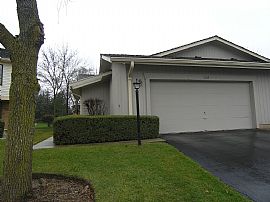 Gorgeous 1800 Sq. Ft. Home - GREAT PRICE - EXCELLENT LOCATION! in Libertyville, IL (Photo 5 of 12)