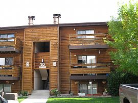 Conveniently Located 2 BR, 2 BA Condo on Top Floor   in Lakewood, CO