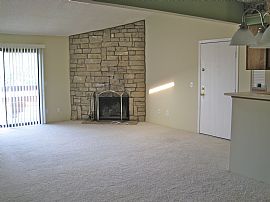 Conveniently Located 2 BR, 2 BA Condo on Top Floor   in Lakewood, CO (Photo 10 of 11)
