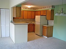 Conveniently Located 2 BR, 2 BA Condo on Top Floor   in Lakewood, CO (Photo 3 of 11)