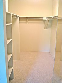 Conveniently Located 2 BR, 2 BA Condo on Top Floor   in Lakewood, CO (Photo 6 of 11)