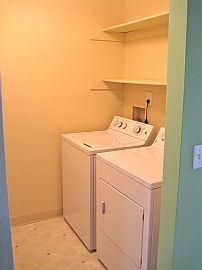 Conveniently Located 2 BR, 2 BA Condo on Top Floor   in Lakewood, CO (Photo 7 of 11)