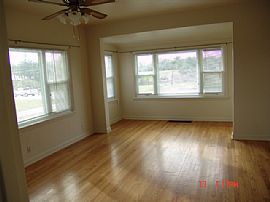 Sunny, Spacious 3 Bedroom House - 45 Minutes to Chicago in Merrillville, IN (Photo 2 of 3)