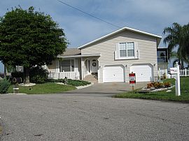 Remodeled 3 BR, 3.5 BA Waterfront Home with Gulf Access in Cape Coral, FL (Photo 2 of 4)