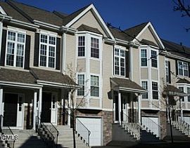 SPECIOUS TOWN HOUSE WITH  OPEN LIVING ROOM AND DINING ROOM  in Danbury, CT