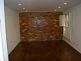 Quaint 2 Bedroom Condo - Bills Paid - Hardwood - Near Park in Dallas, TX (Photo 8 of 9)