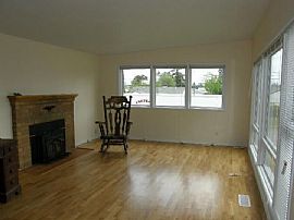 Gorgeous 3 Bedroom North Tacoma Home - NEW PRICE in Tacoma, WA (Photo 2 of 6)