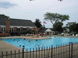 Great 3 Bedroom End Unit Condo with Central Air, and Basement! in Clinton Township, MI (Photo 6 of 8)