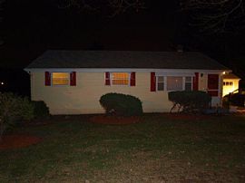 MIDDLETOWN 3 BEDROOM HOUSE WITH FULLY FINISHED BASEMENT in Middletown, CT (Photo 3 of 4)
