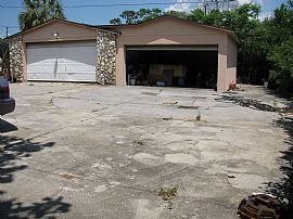 HUGE 3 BR, 3.5 BA Home Plus In-Law Section with 4 Car Garage in Clermont, FL