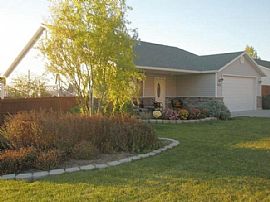 Main Level Living! Nice 3 BR, 2 BA Rambler in Quiet Neighborhood in Ogden, UT