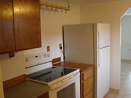 Quaint 2 Bedroom with Brick Patio Backyard that has RV Port in Vancouver, WA (Photo 4 of 12)