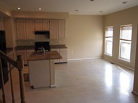Large 3 Ba, 2.5 Ba Townhouse with 1 Car Garage in Potomac Falls, VA (Photo 2 of 3)